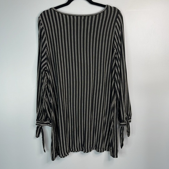 Max Studio Striped Tunic Top Black White Tied Sleeve Cuffs Stretch Plus Size 2X - Picture 7 of 12
